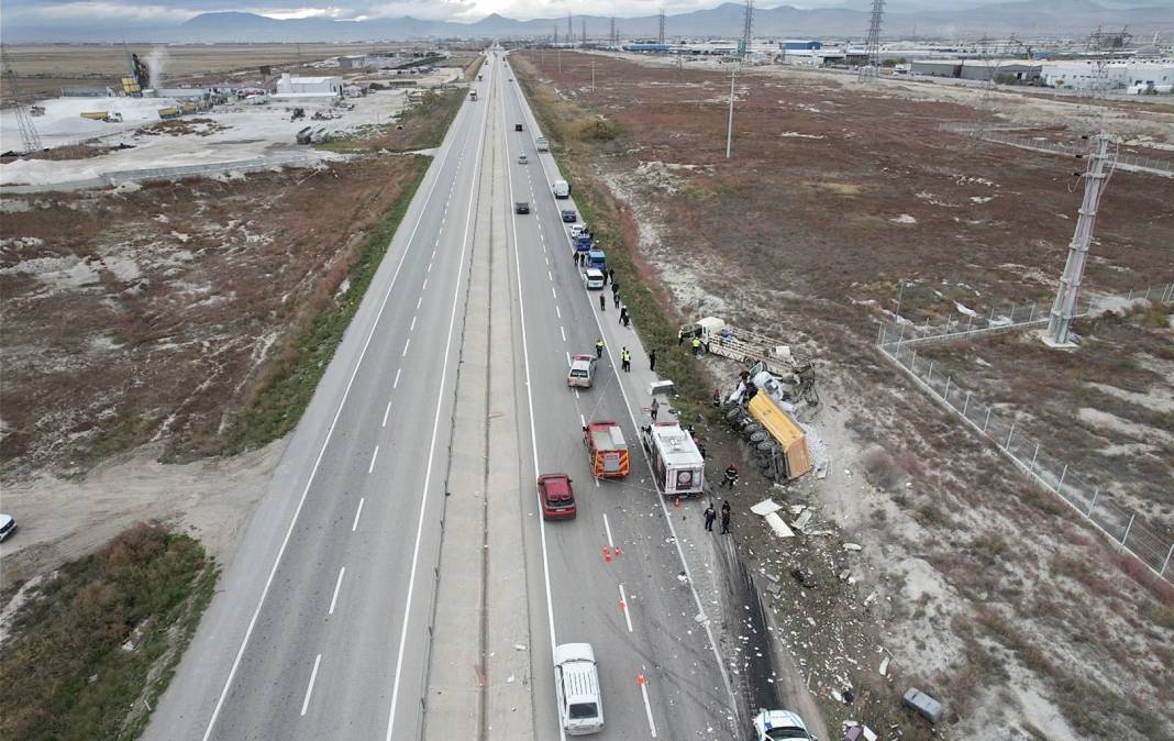 Konya'da kaza! TIR, demir yüklü kamyona çarptı: 1 ölü, 1 yaralı 1